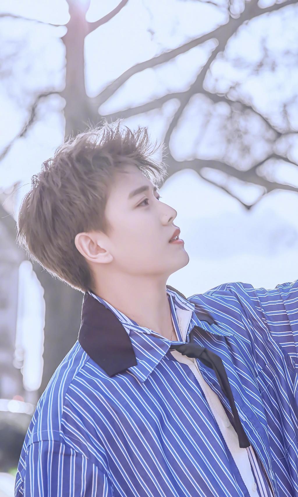 时尚休闲阳光男孩任嘉伦帅气写真