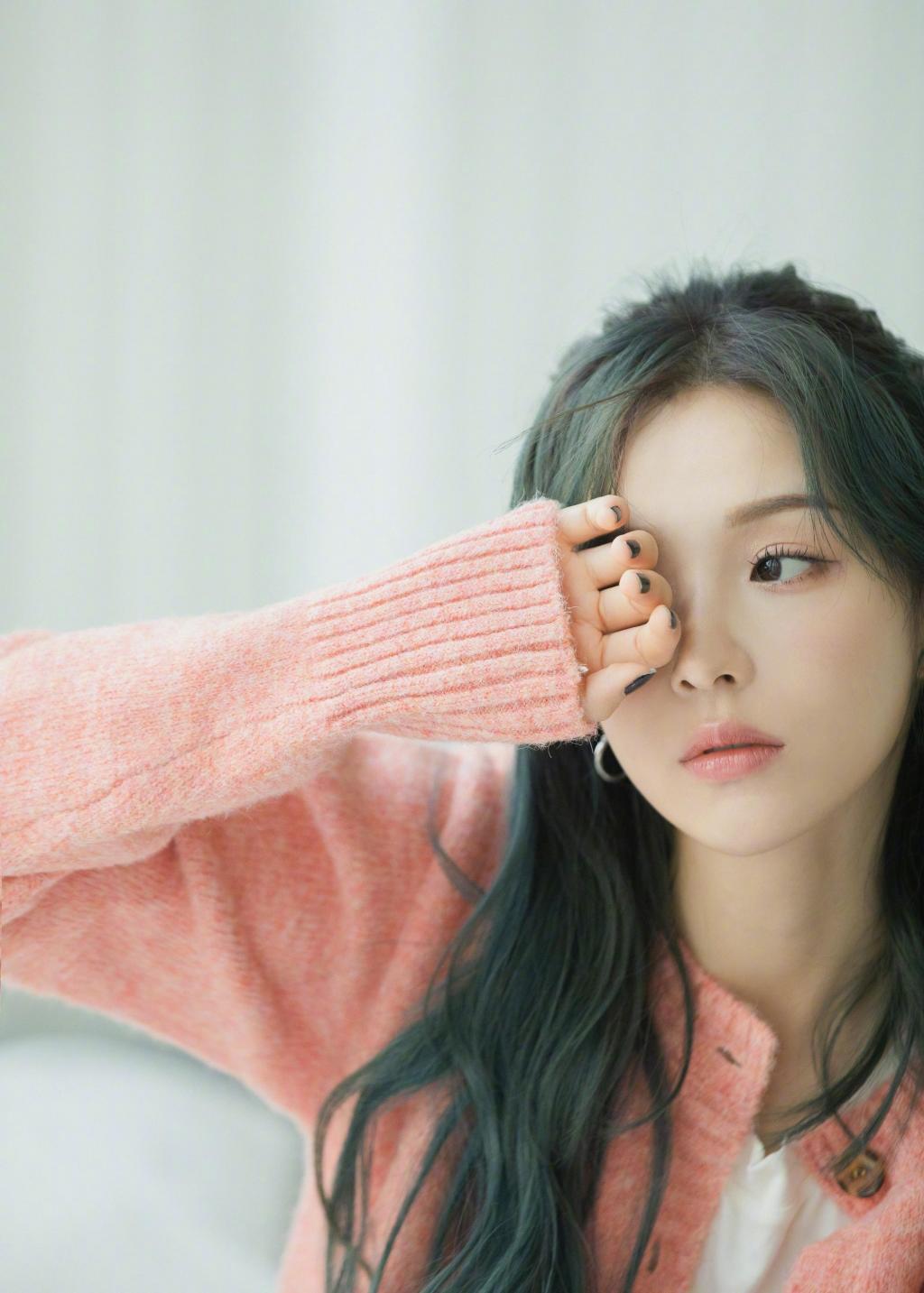 清纯长发美女迷人写真