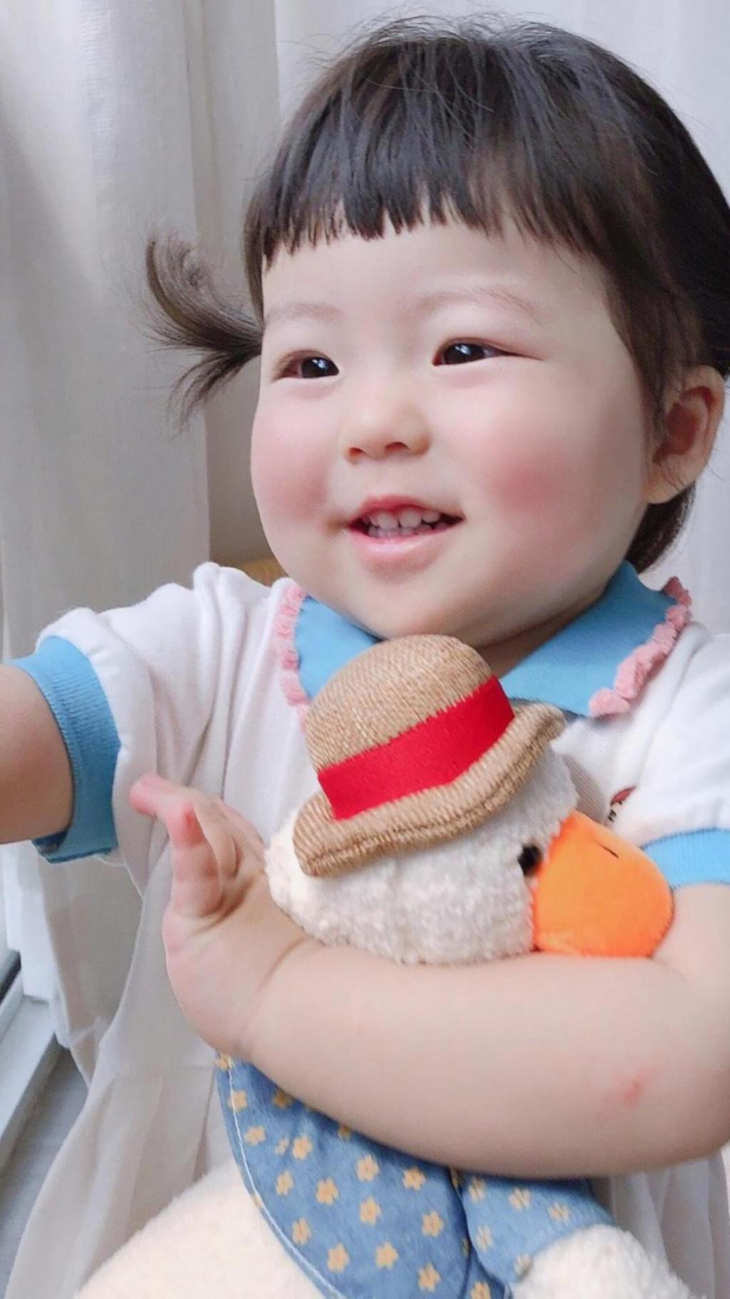 治愈系可爱萌娃丸子妹呆萌甜美迷人写真