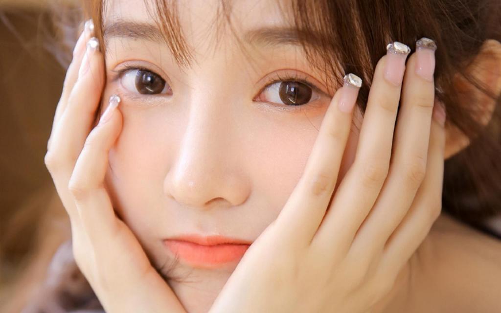 文艺气息元气少女清新白嫩闺房写真