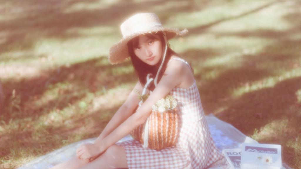 唯美清纯美女户外写真