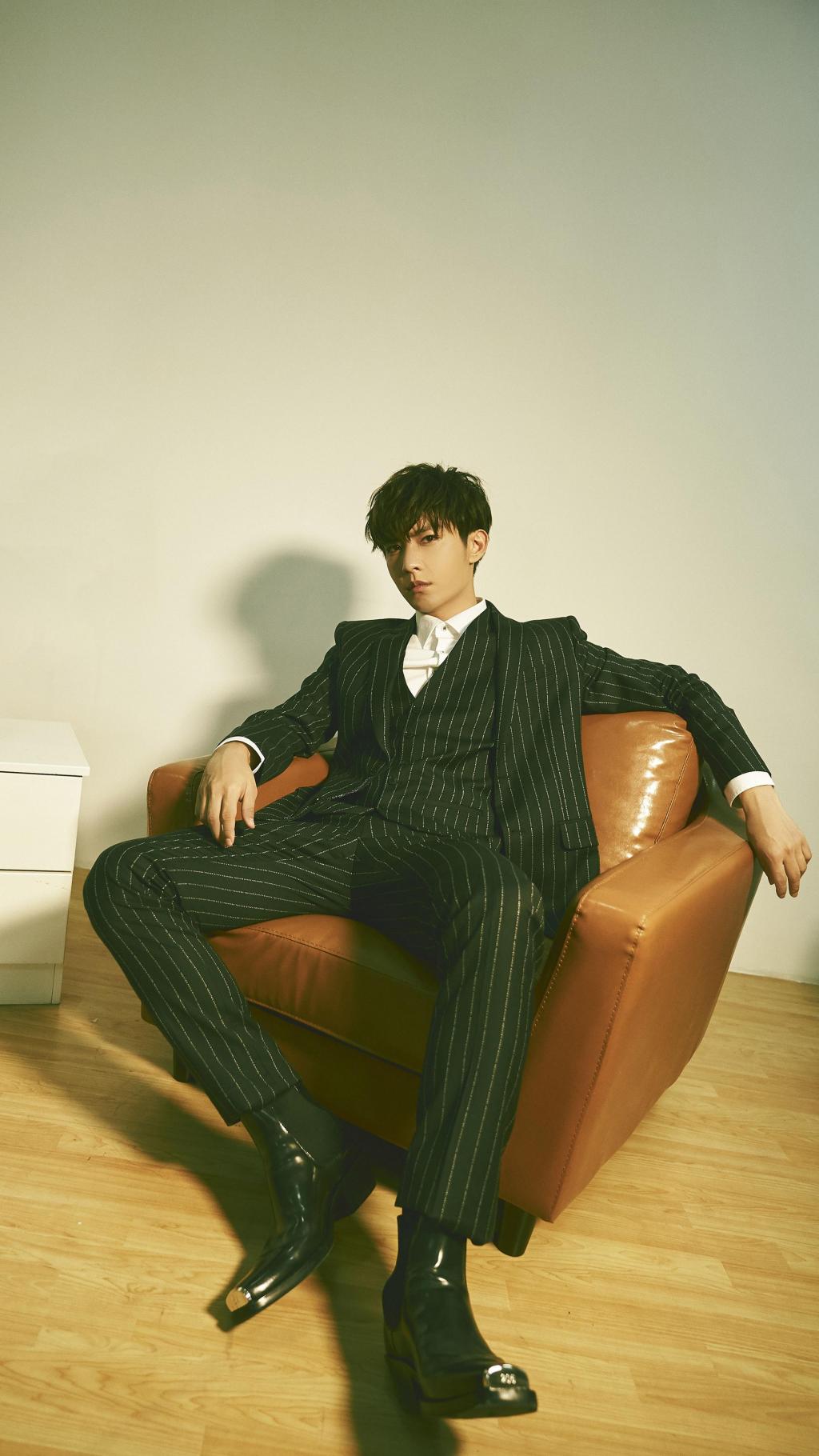 炎亚纶酷帅写真