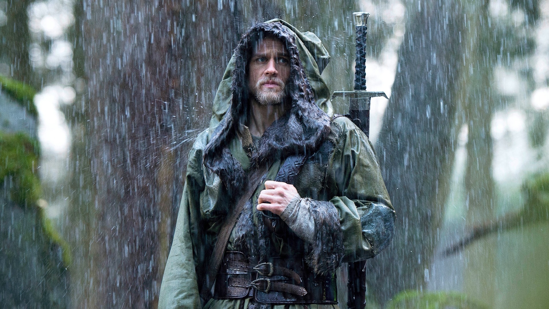 电影《亚瑟王:斗兽争霸》剧照