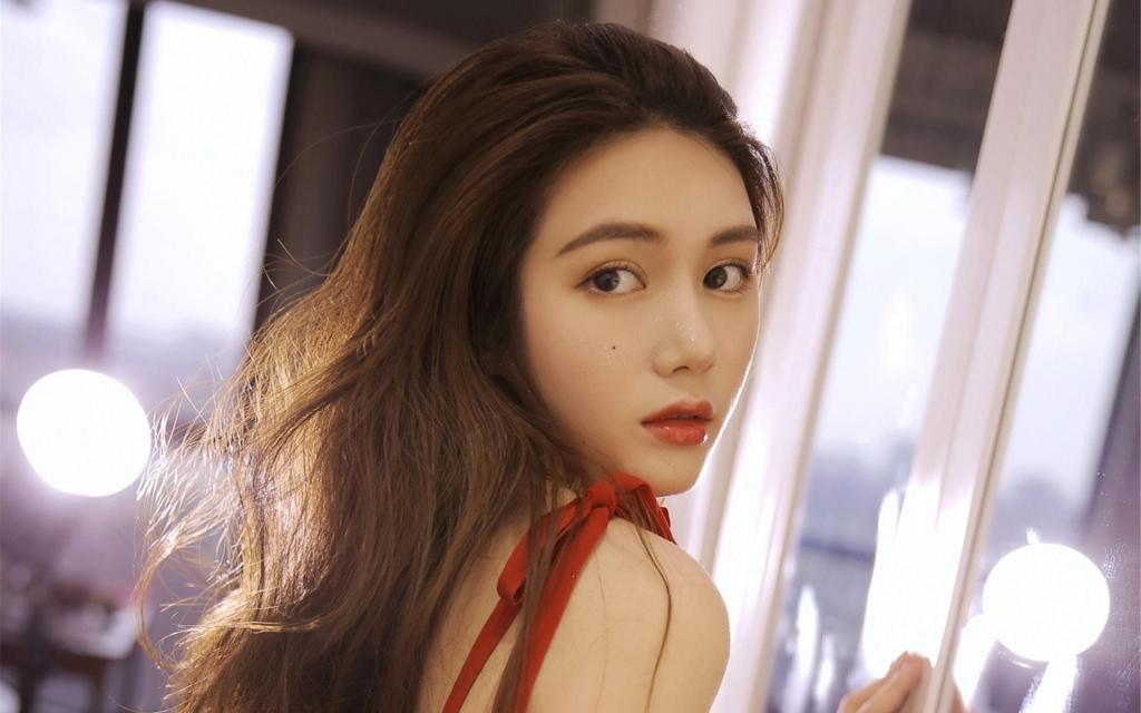 性感美女艳丽红裙气质写真