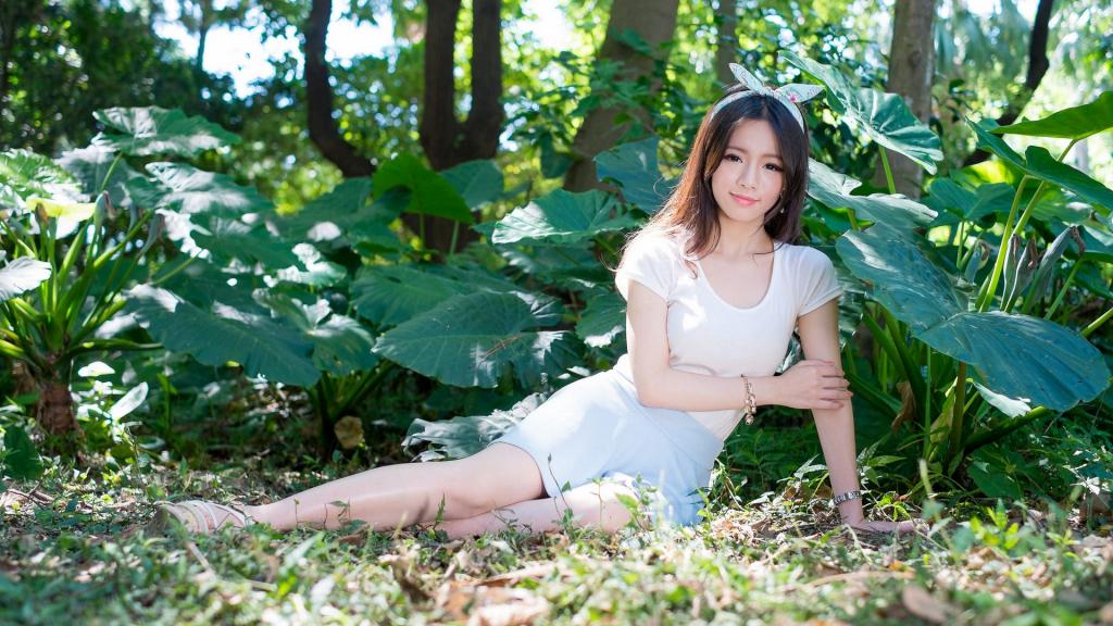 公园丰满美女生活写真