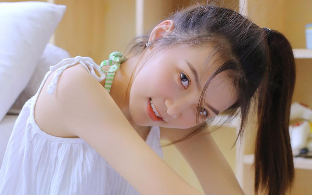 天真可爱的萌妹子