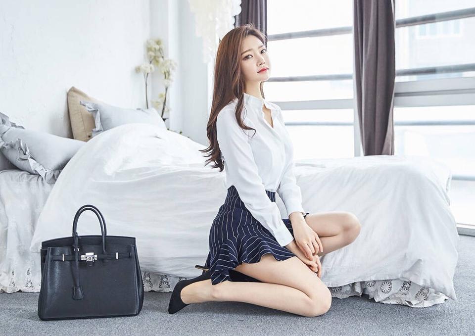 美女秘书超短裙性感写真