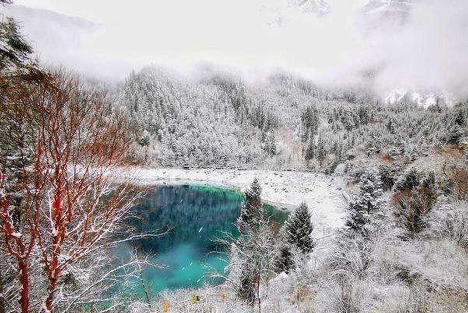 九寨沟白皑皑的唯美雪景