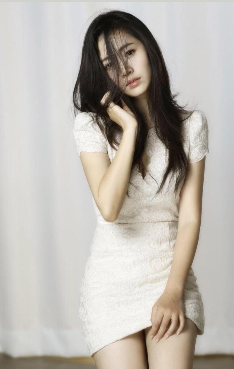 女神李春嫒妩媚性感时尚写真