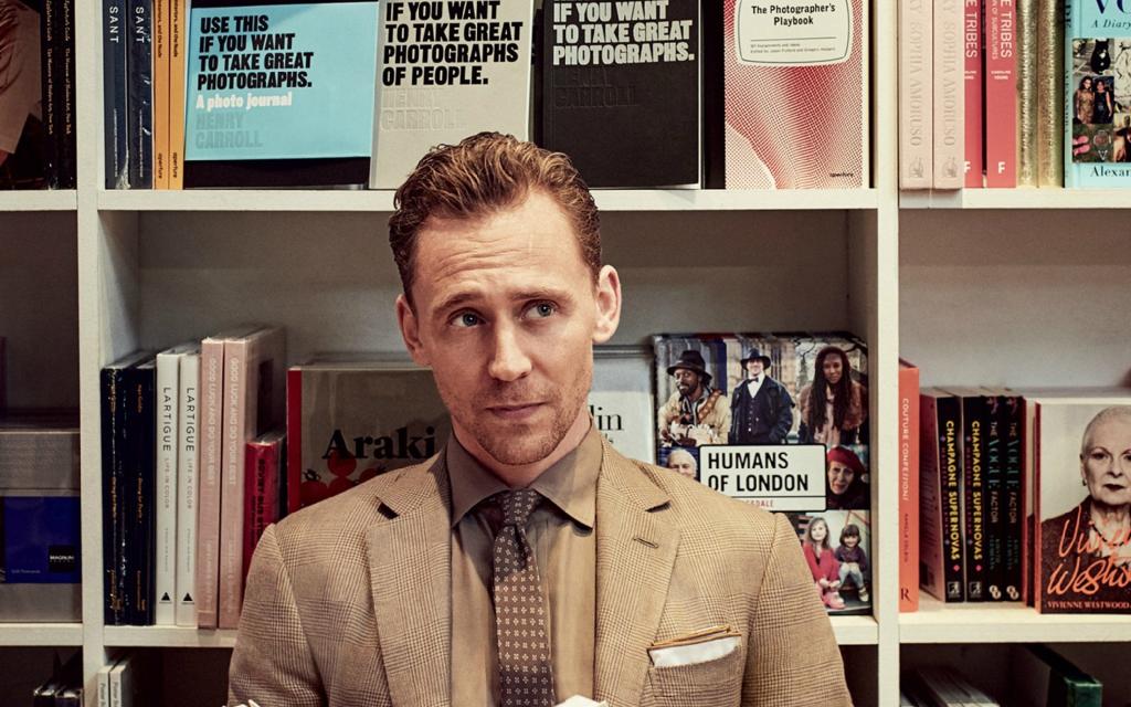 汤姆·希德勒斯顿西装帅气绅士写真