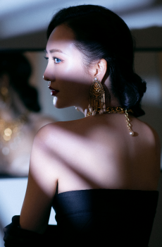 王鸥异瞳猫眼妩媚性感写真-2