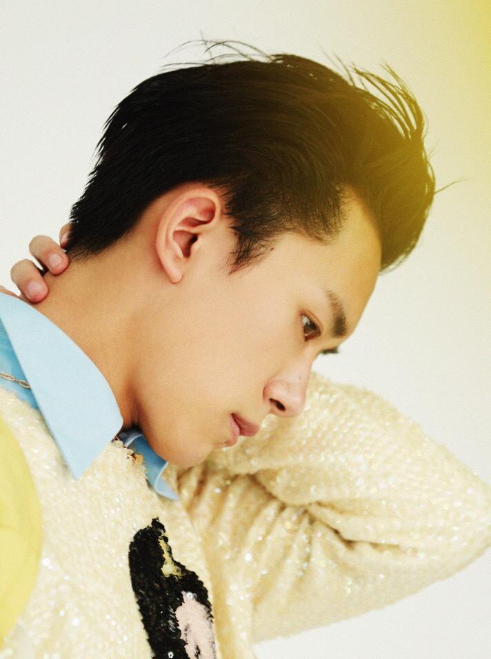 易烊千玺帅气个性写真