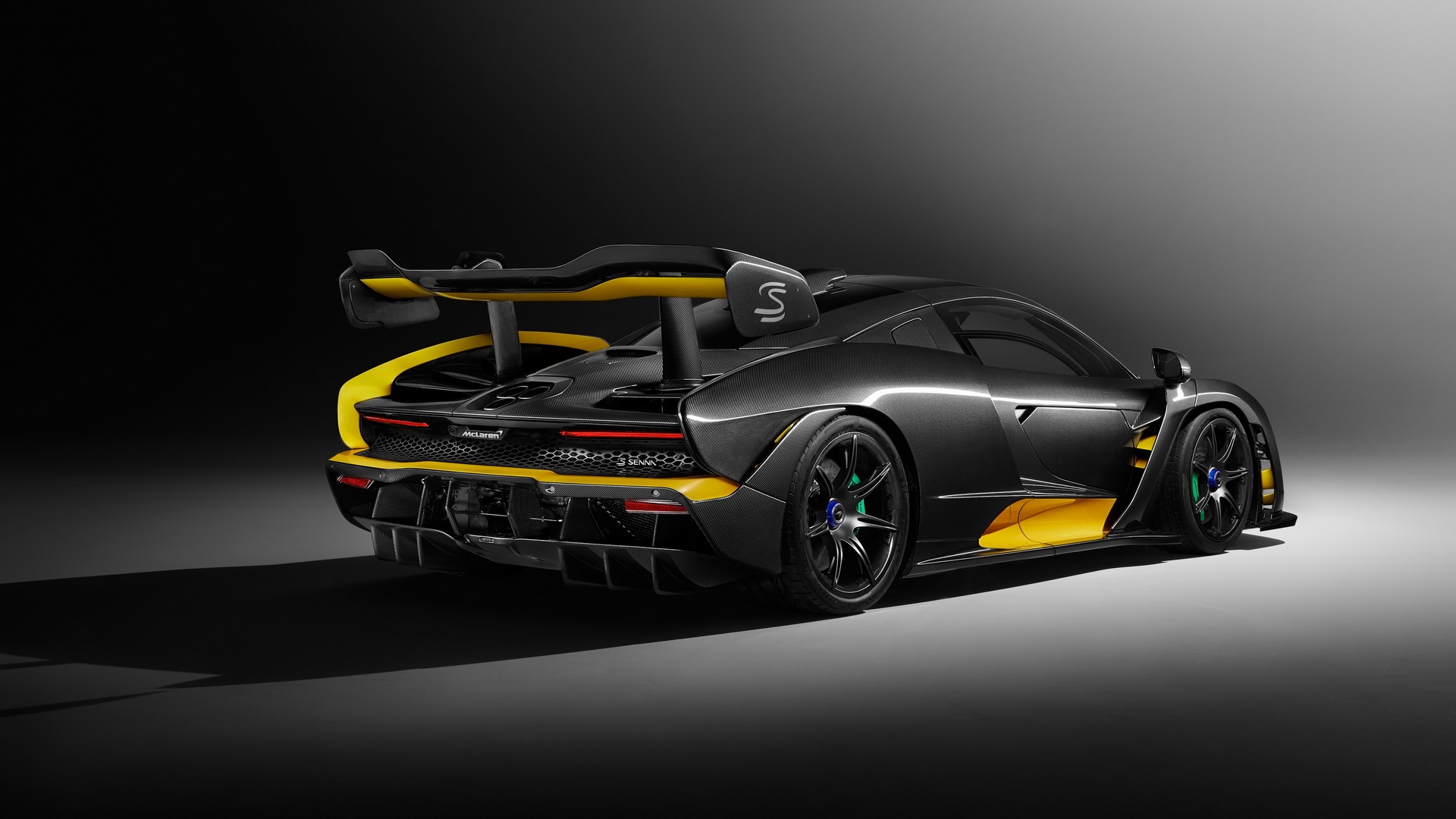 电脑壁纸 2018迈凯伦汽车 > || 更新时间:2019-02-11 颜色分 黑色