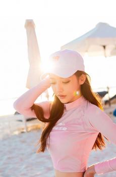 美腿短裤翘臀美胸性感美女写真-0