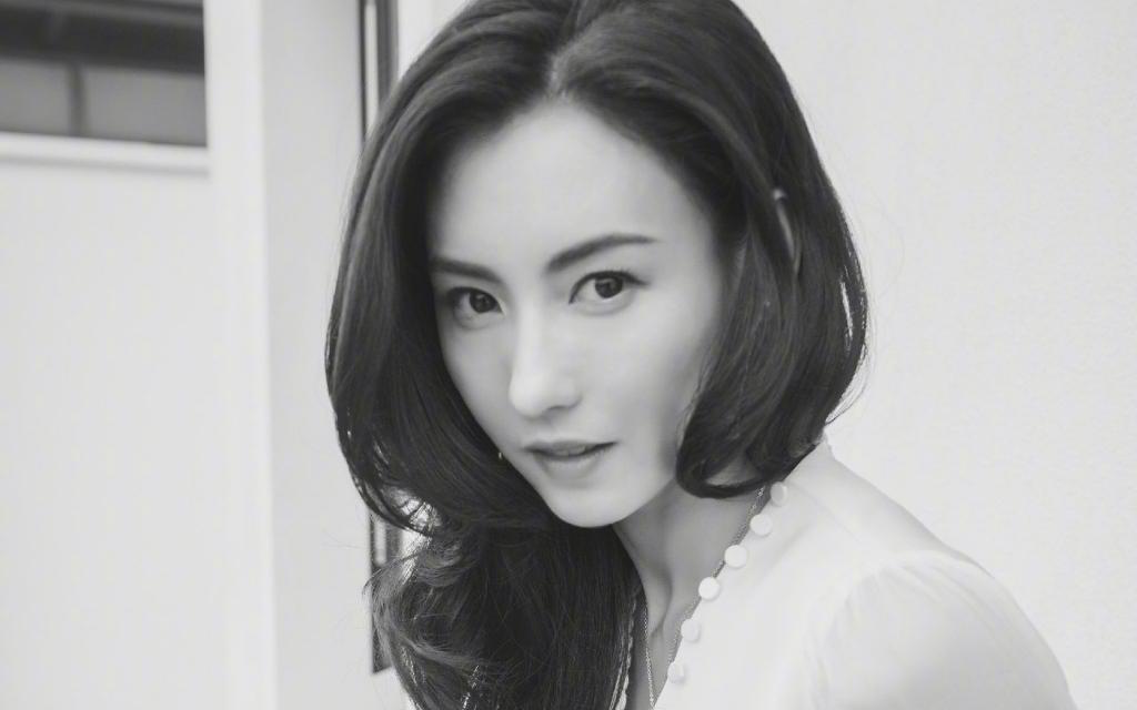 张柏芝性感黑白写真