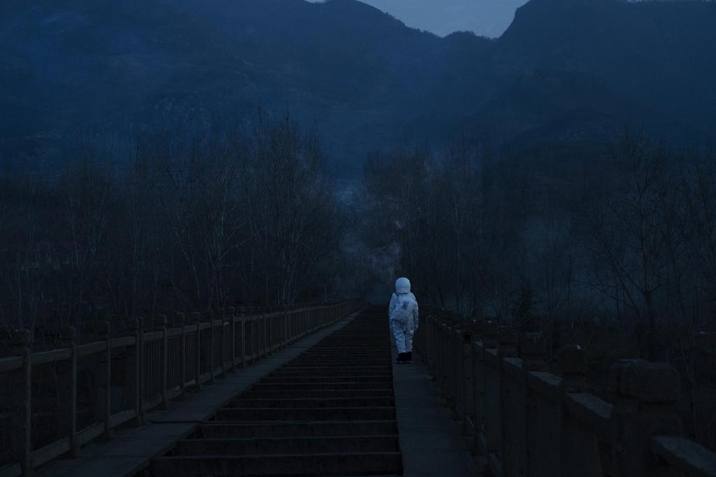 ins超火伤感孤独宇航员背景图