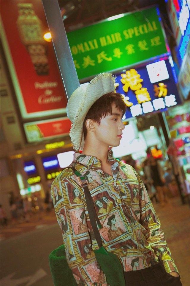 三石弟弟吴磊街拍