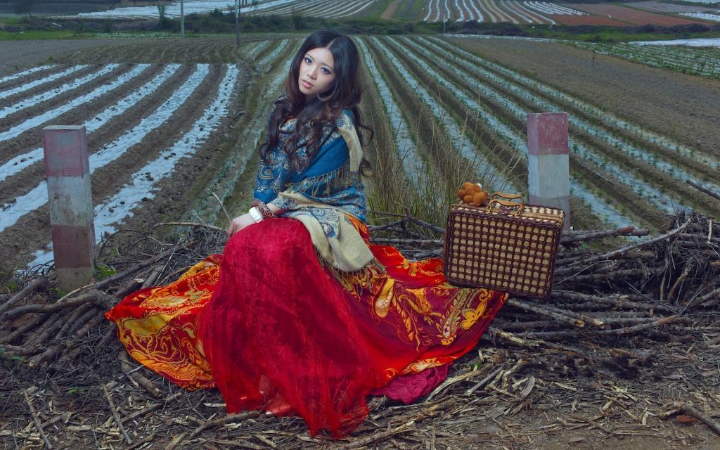 美女露露风情写真