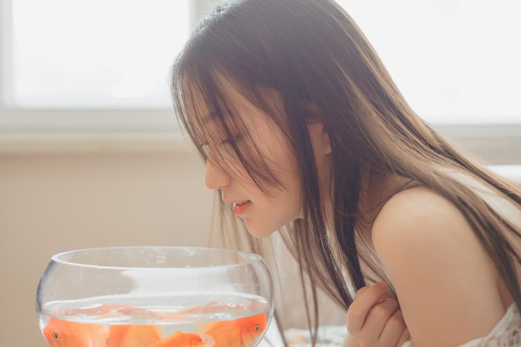 素雅淡然的气质女孩居家写真