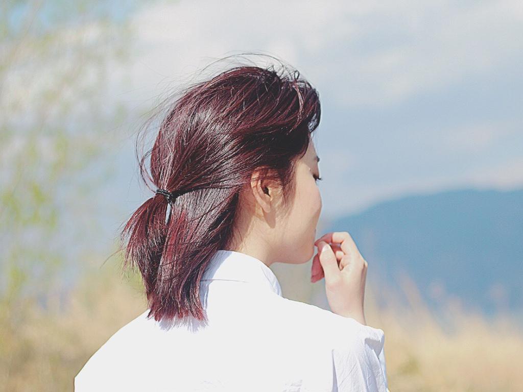 谭松韵清新白衬衫写真