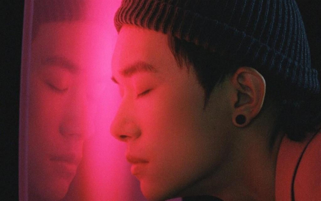 易烊千玺登封《时尚COSMO》