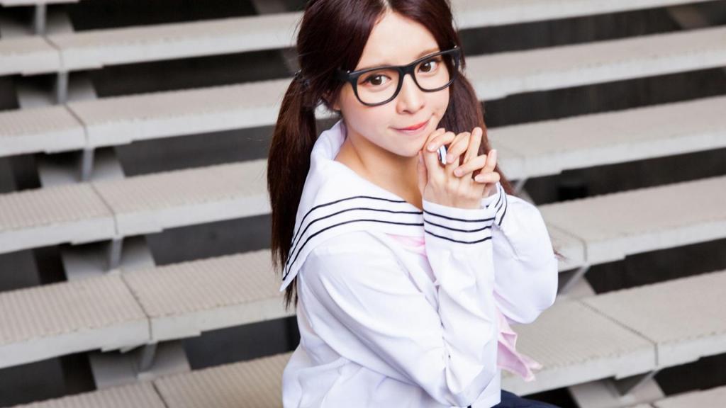 气质少女干净白嫩制服诱惑写真