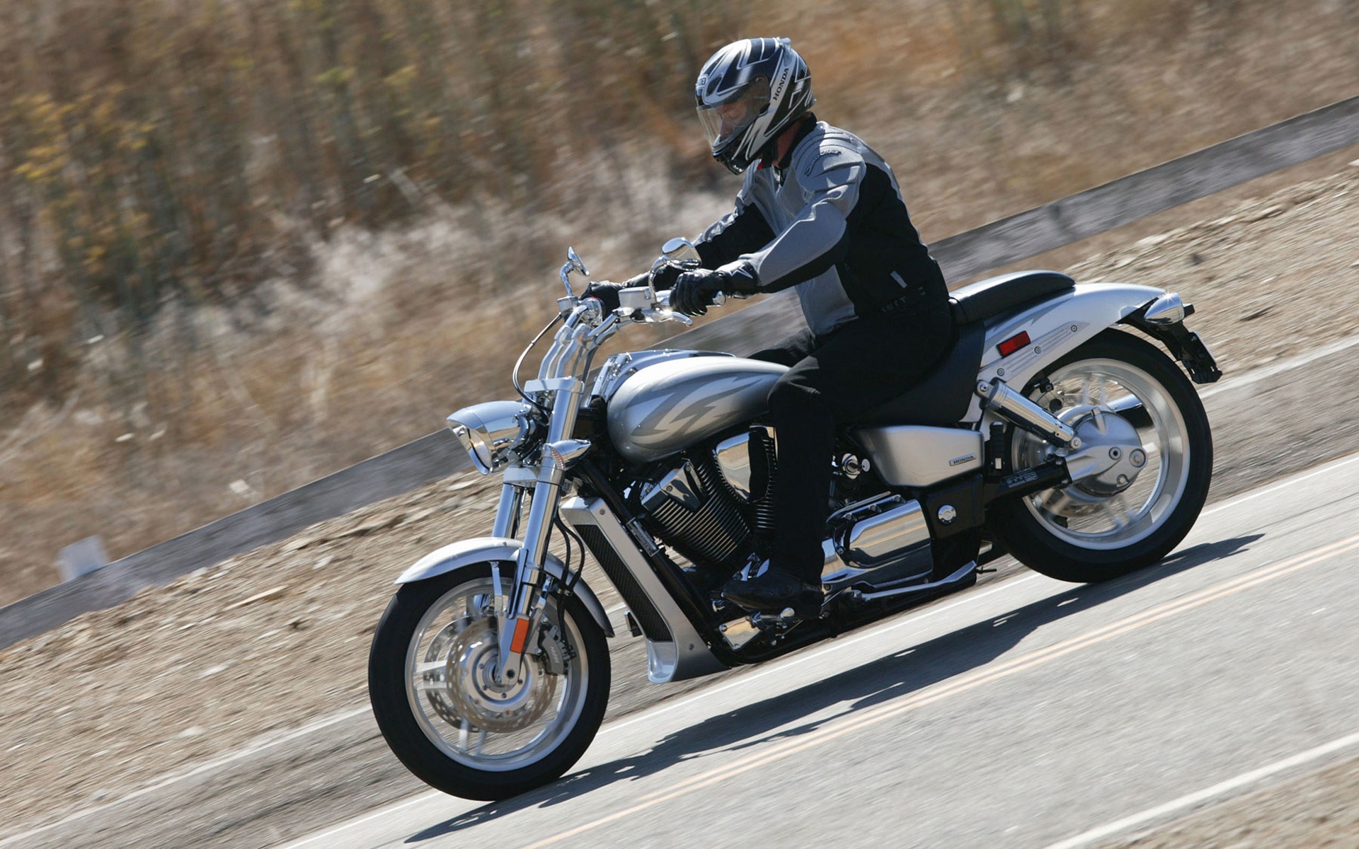 帅气本田vtx1800摩托车