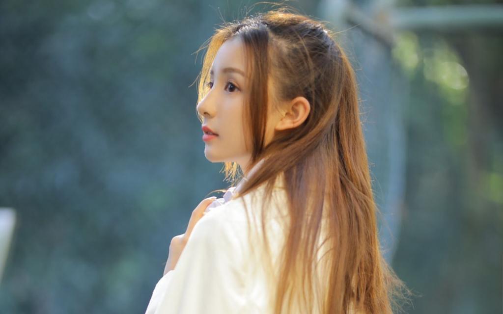 俏皮可爱的清纯少女