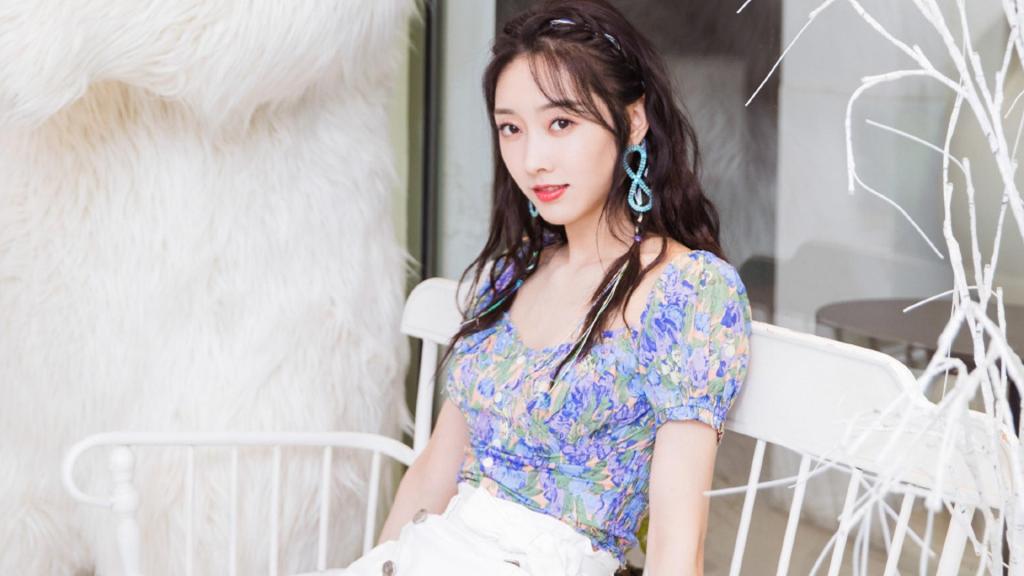 宣璐青春靓丽性感气质诱人写真