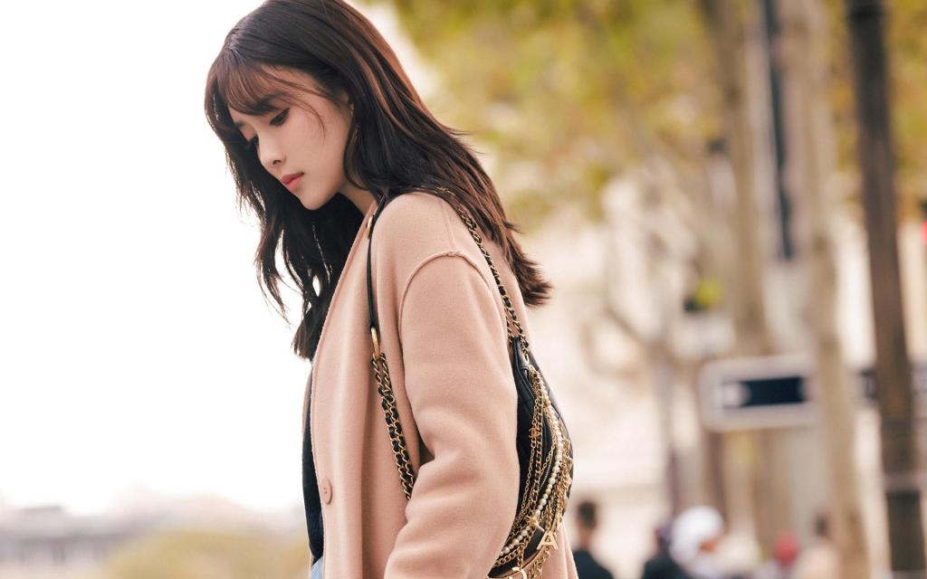 孟子义深秋街拍写真