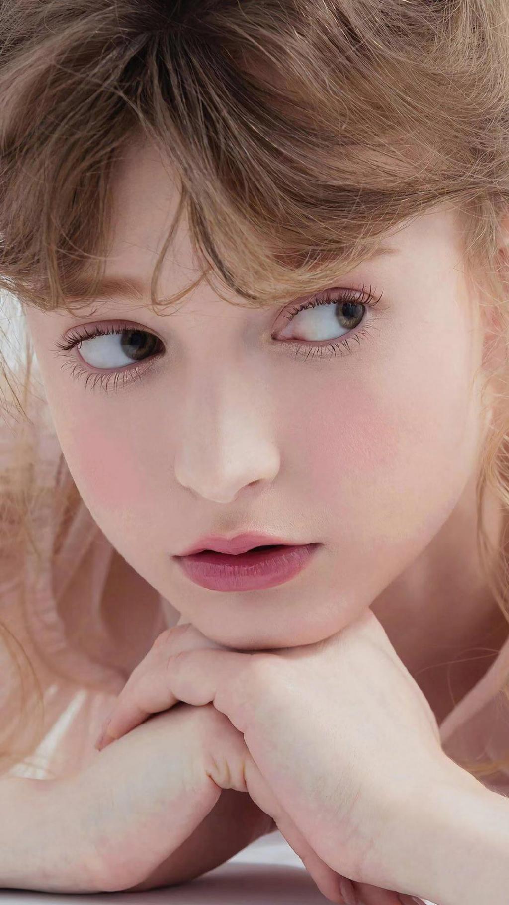 养眼欧美女孩时尚休闲写真