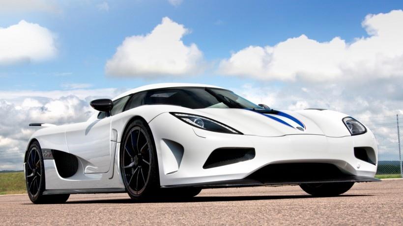 白色科尼塞克agera