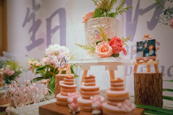 佟丽娅生日会甜美写真