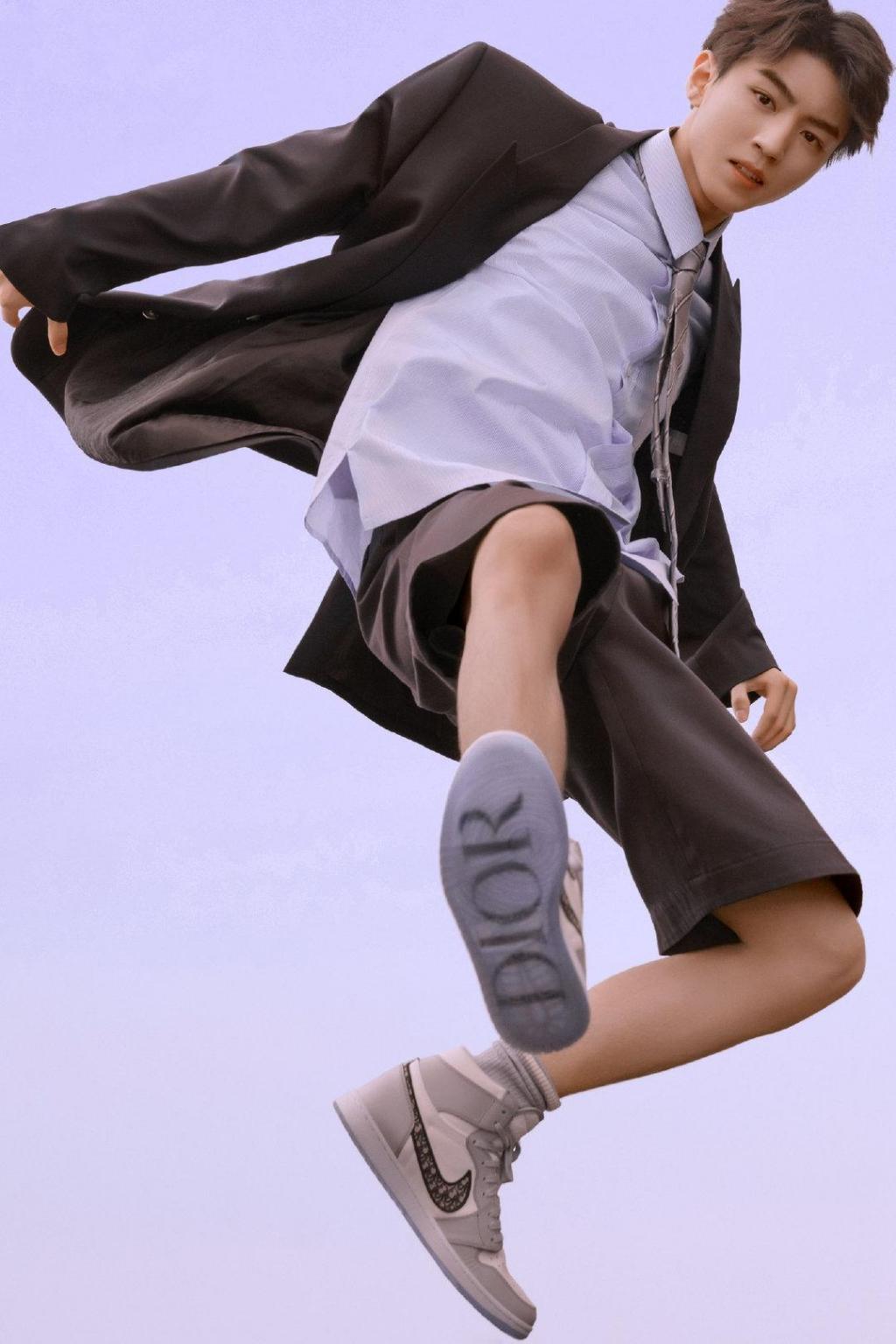 小鲜肉王俊凯fine2020首封大片