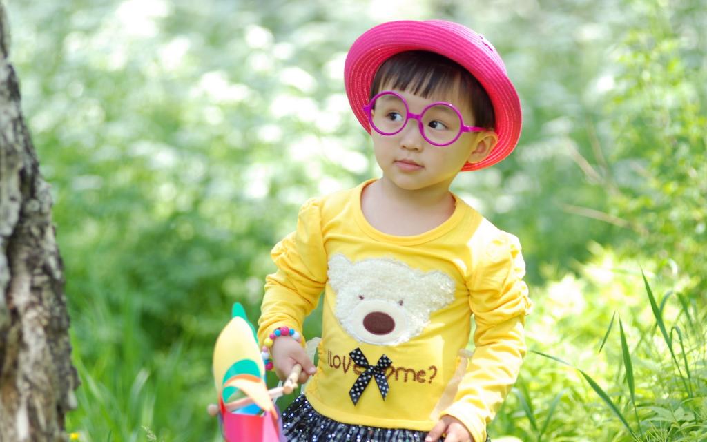 可爱宝贝户外摄影