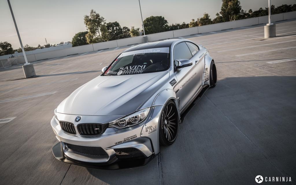 宝马M4银色改装跑车