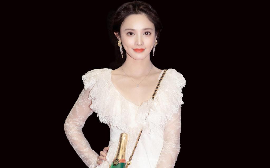 彭小苒性感知性诱人写真