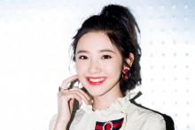 美女明星唐艺昕俏皮写真