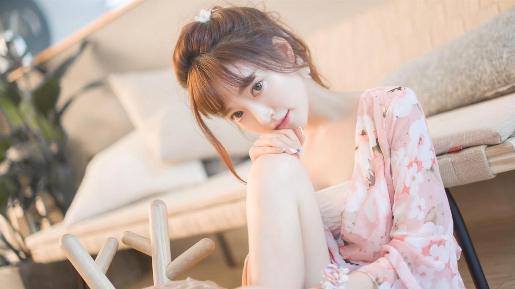 肤白貌美美女居家甜美写真