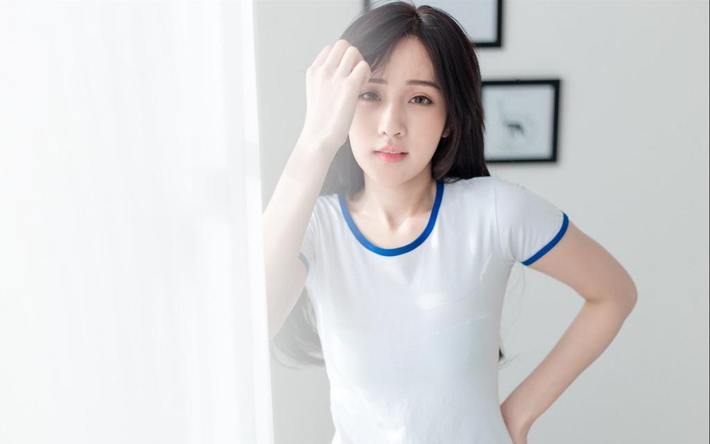 娇小大胸美女妹子
