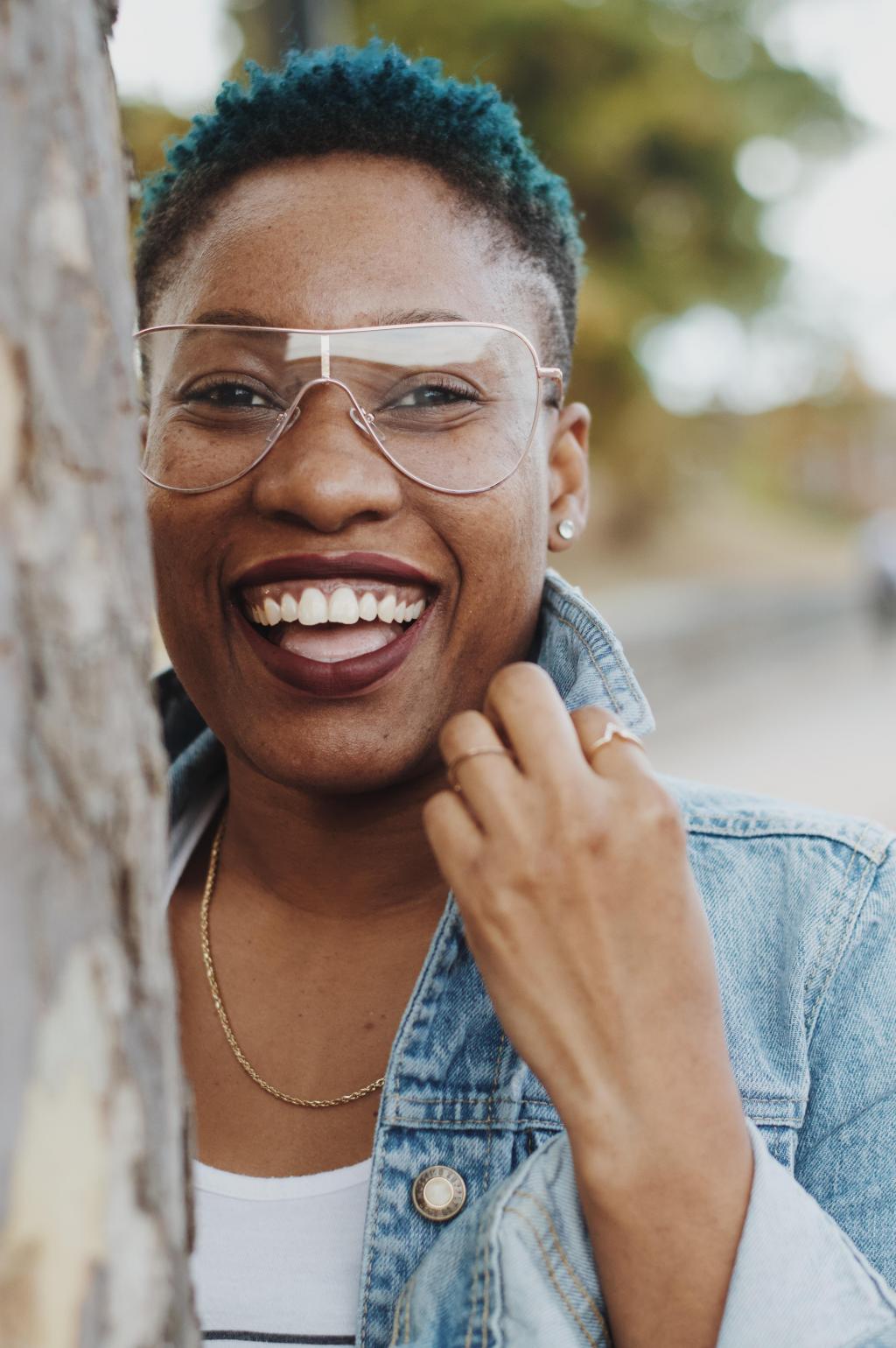 帅气的短发女孩