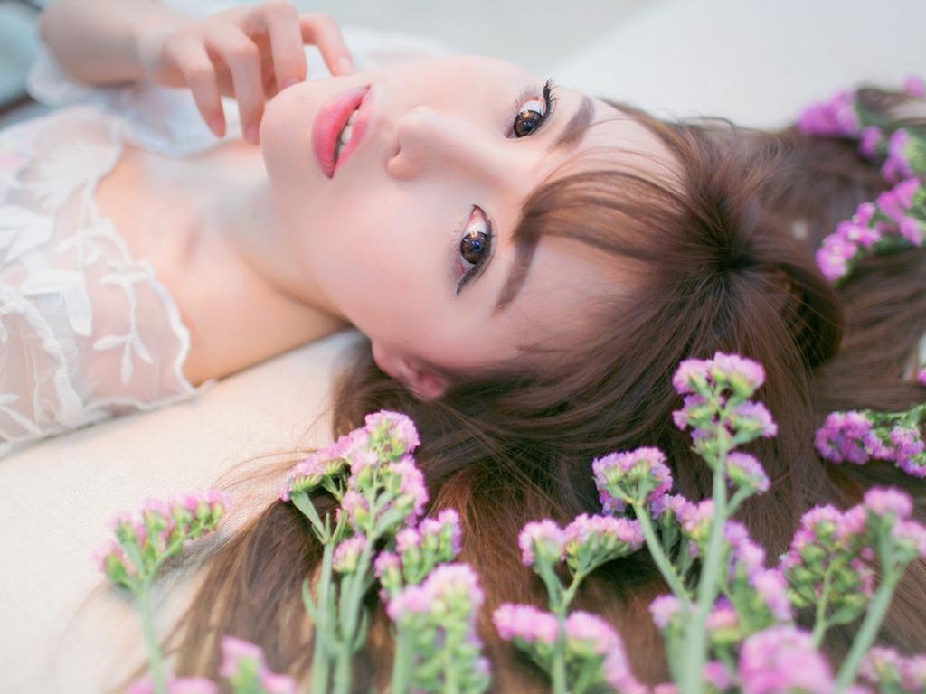 清新可爱美女居家写真