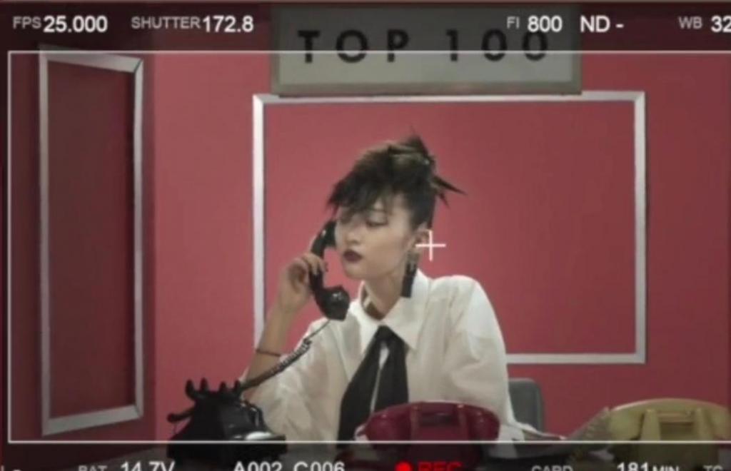 吴宣仪乱翻马尾