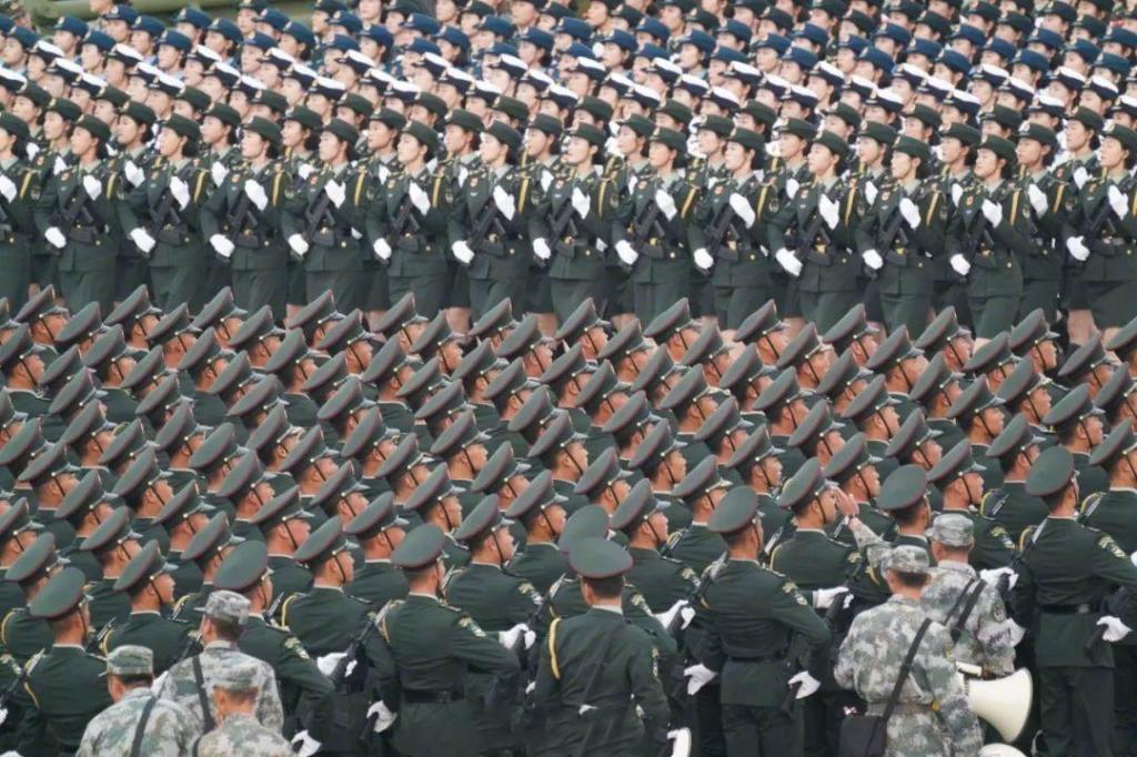 如同复制粘贴一般的阅兵