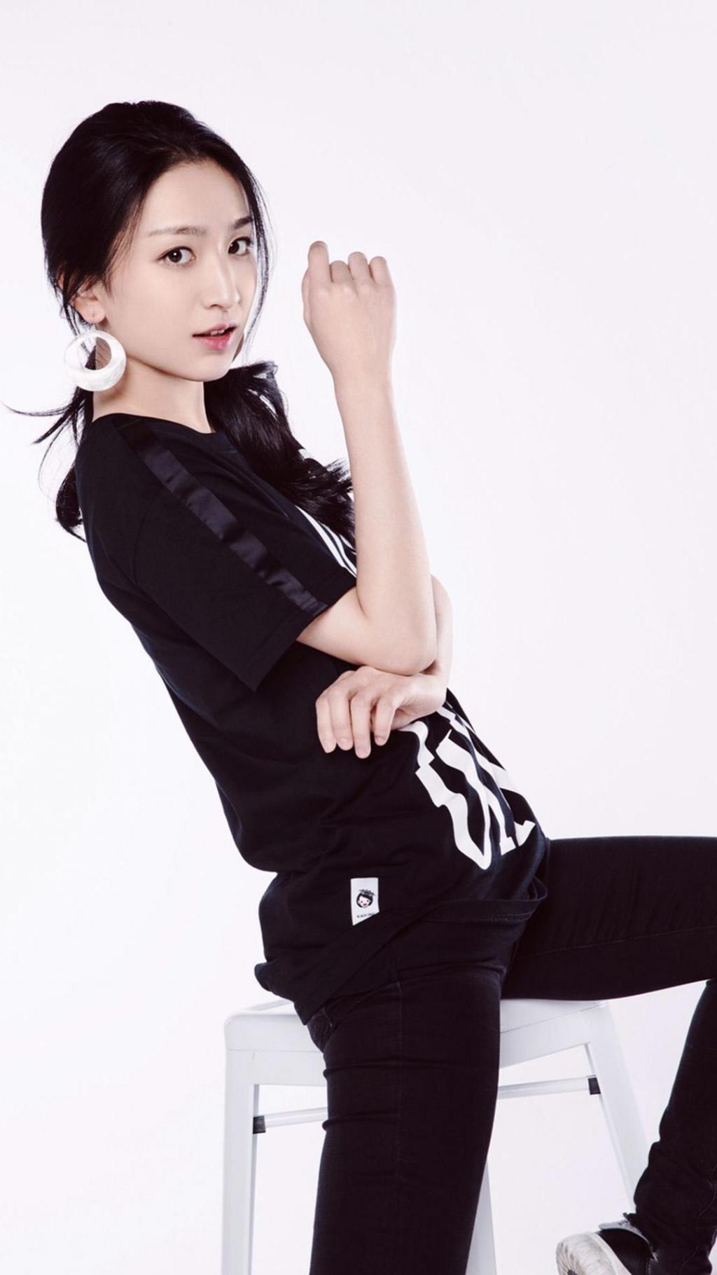 新生代演员周睿君清纯活力写真