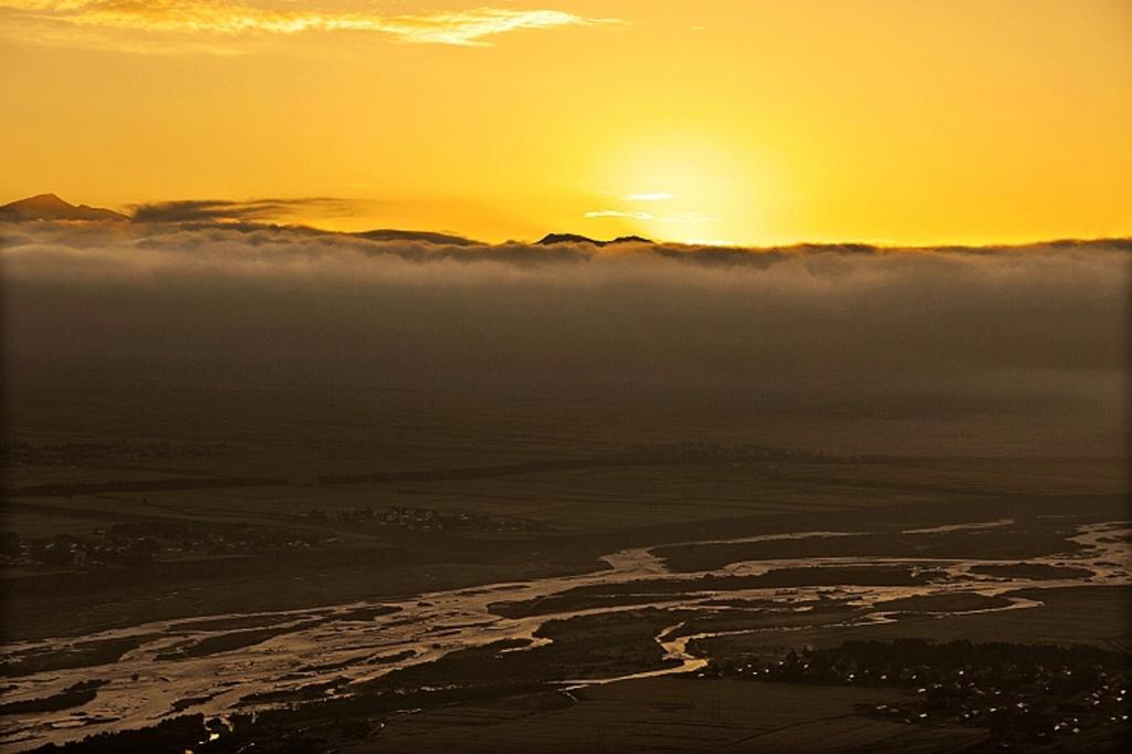 辽阔平原迷人自然风光