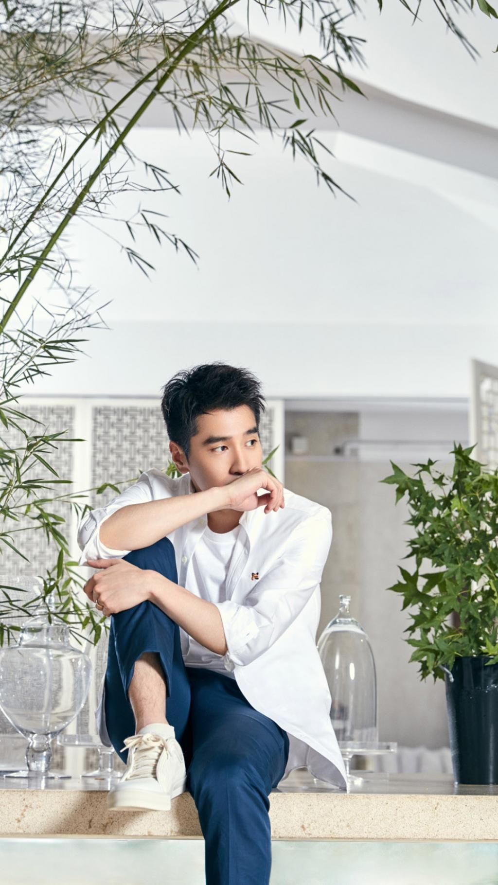 赵又廷帅气养眼居家写真