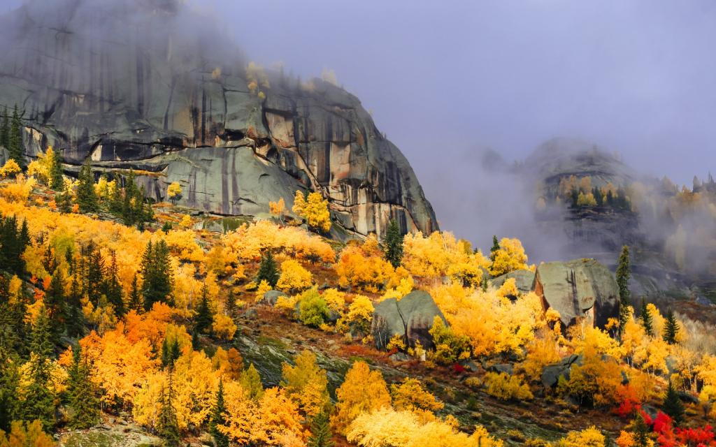 秋季的可可托海景色