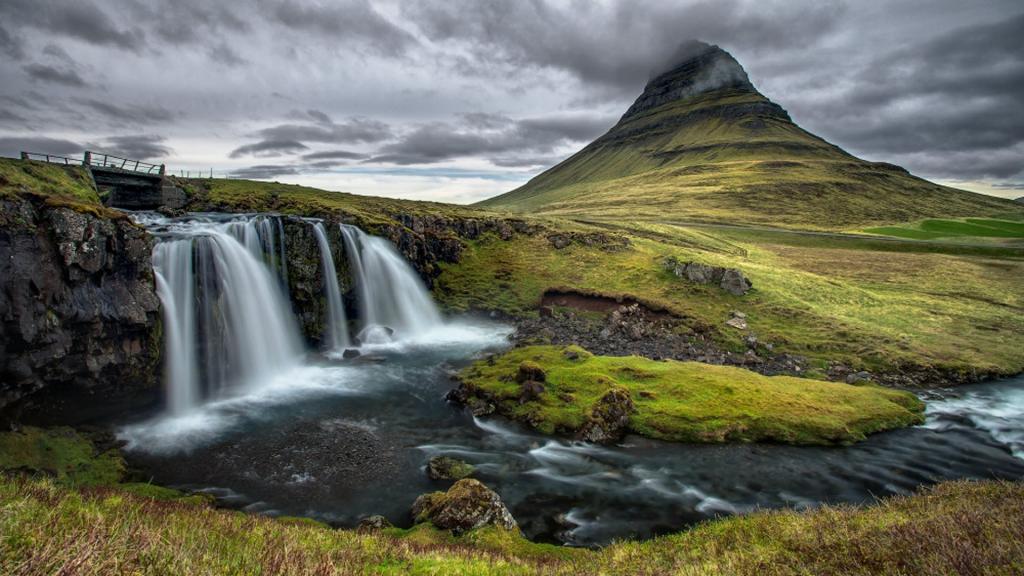 冰岛基尔丘山唯美自然风景图