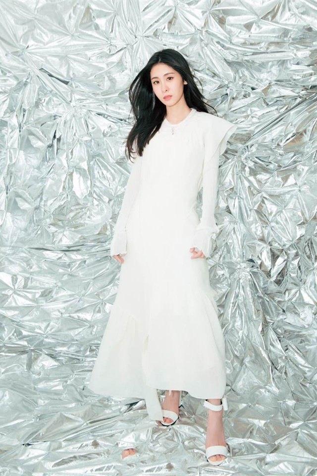 实力歌手张碧晨写真